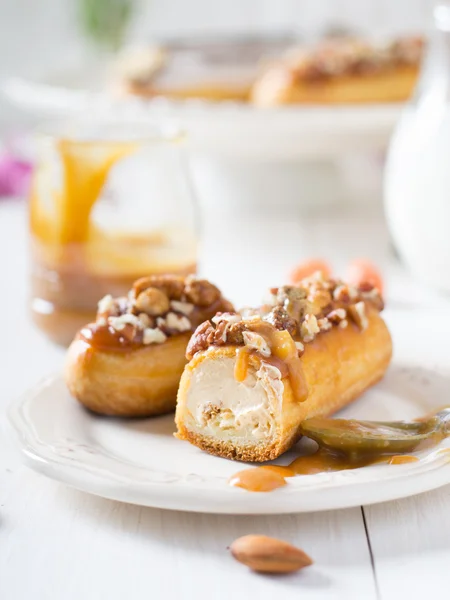 Sweet homemade eclairs — Stock Photo, Image