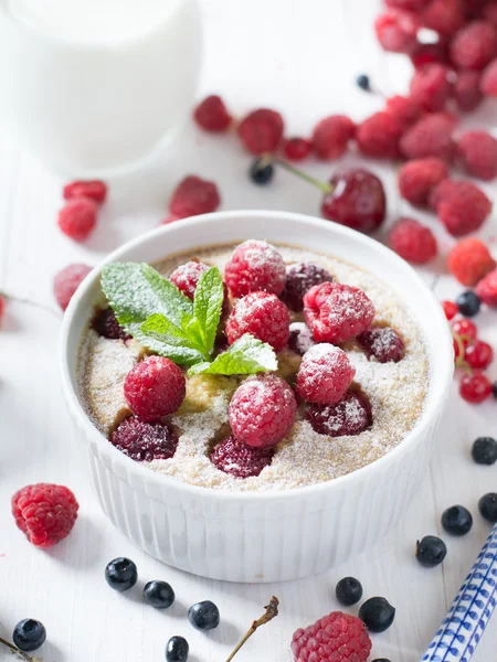 Harina de avena al horno con frambuesas — Foto de Stock