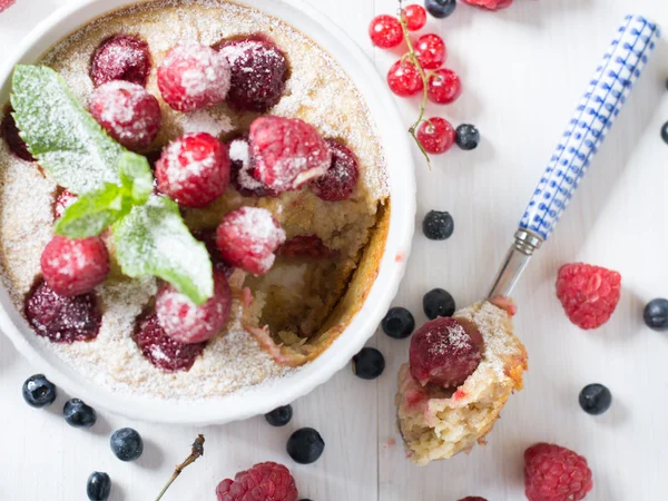 Baked oatmeal with raspberries — Stock Photo, Image