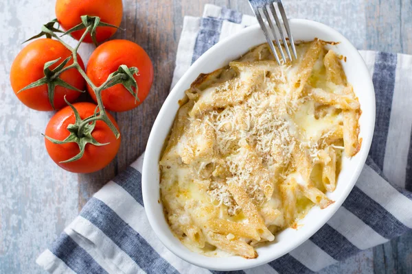 Mac and cheese in white bowl — Stock Photo, Image