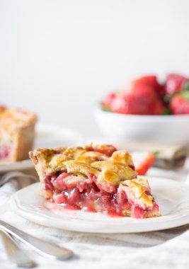 tatlı ev yapımı Çilekli pasta