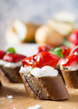 Biber ve krem peynirli sandviç