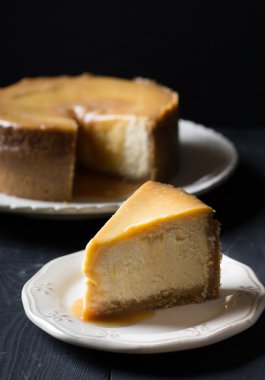 ev yapımı karamel cheesecake