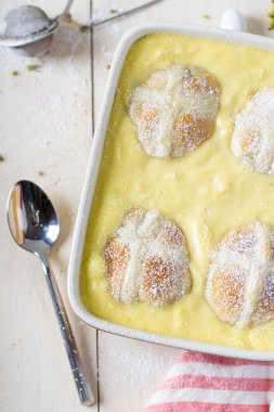 Hot cross buns muhallebi