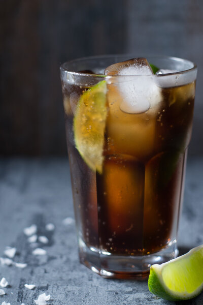 Cuba libre cocktail