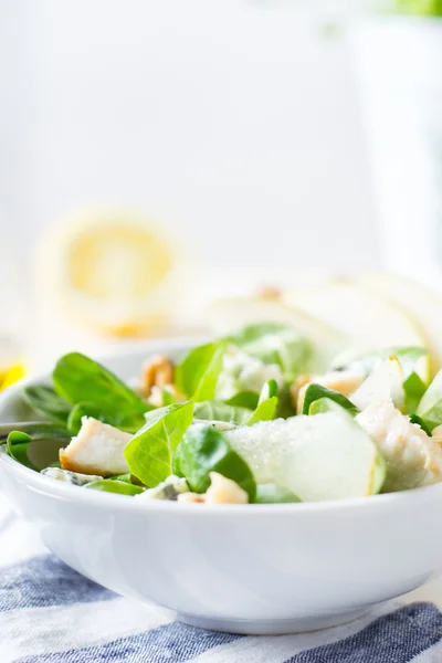 Sallad med kyckling och päron — Stockfoto