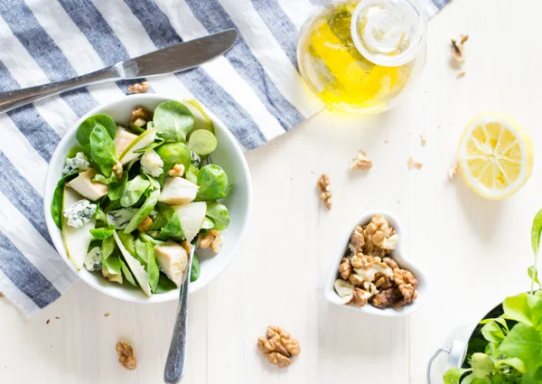 Salad with chicken and pear — Stock Photo, Image