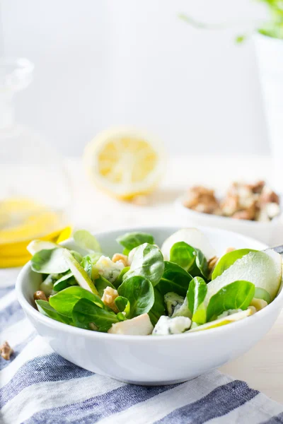 Tavuk ve armut salatası — Stok fotoğraf