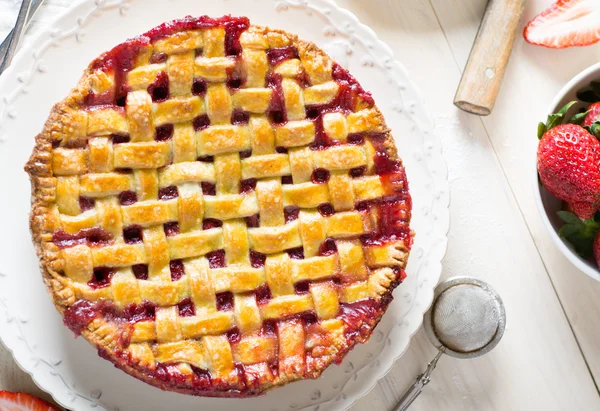 Pastel de fresa casero dulce —  Fotos de Stock