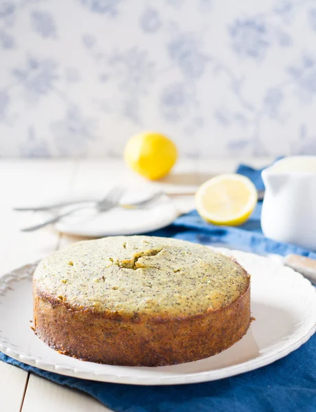 Lemon cake with poppy seeds — Stock Photo, Image