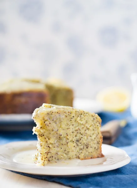 Lemon cake with poppy seeds — Stock Photo, Image