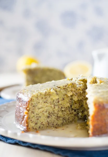 Lemon cake with poppy seeds — Stock Photo, Image