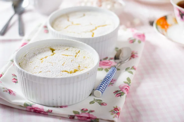 Hausgemachter Zitronenpudding — Stockfoto