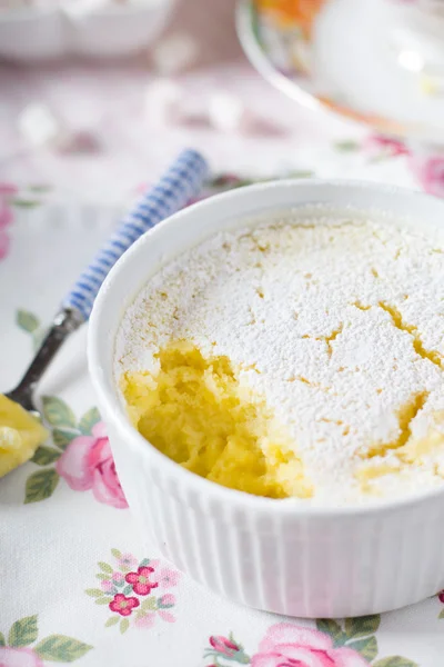 Hemgjord lemon pudding — Stockfoto