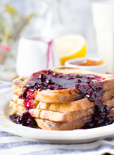 French toasts with blueberry sauce — Stock Photo, Image