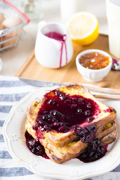 French toasts with blueberry sauce — Stock Photo, Image