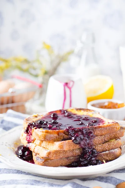 French toasts with blueberry sauce — Stock Photo, Image