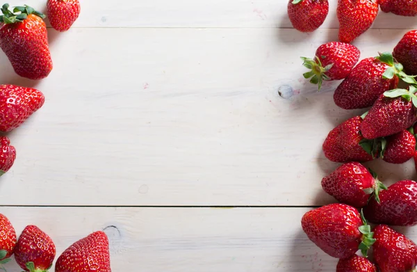 Frische reife Erdbeeren — Stockfoto