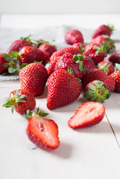 Frische reife Erdbeeren — Stockfoto