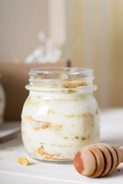 Torta di miele russa in un barattolo di vetro — Foto Stock