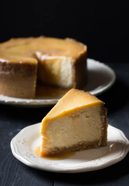 Pastel de queso caramelo casero — Foto de Stock