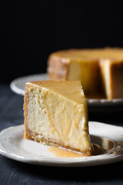 Torta di formaggio al caramello fatta in casa — Foto Stock