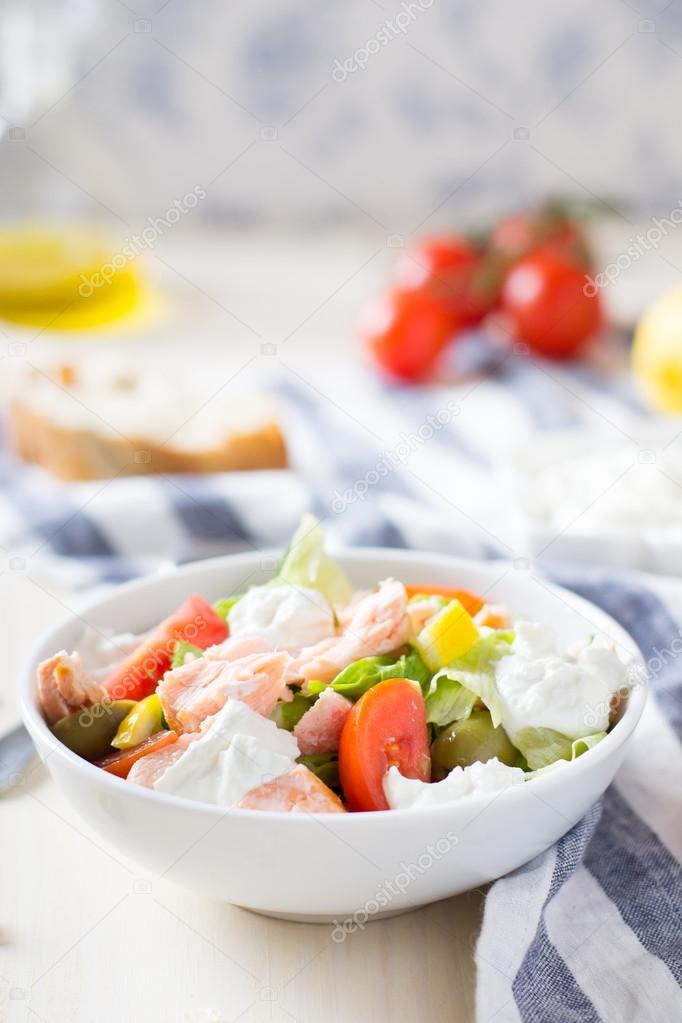 Salad with salmon and fresh vegetables