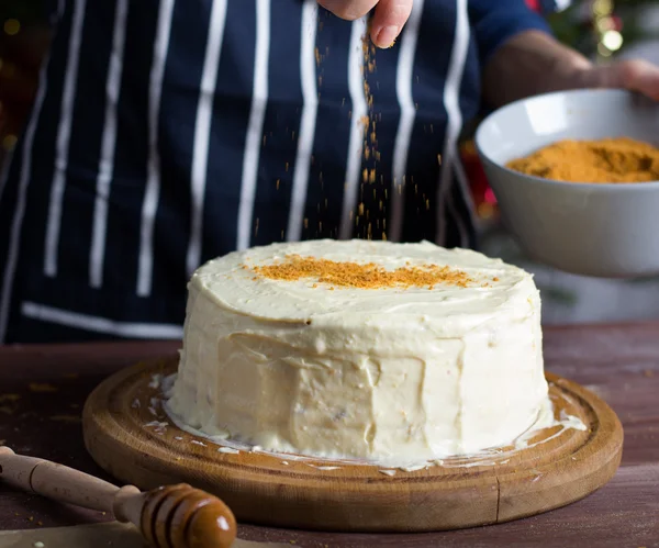 벌 꿀 케이크 만들기 — 스톡 사진