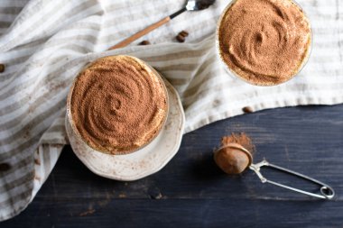 Geleneksel İtalyan tatlı tiramisusu.