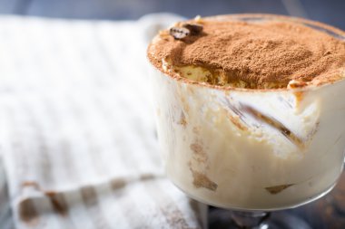 Geleneksel İtalyan tatlı tiramisusu.