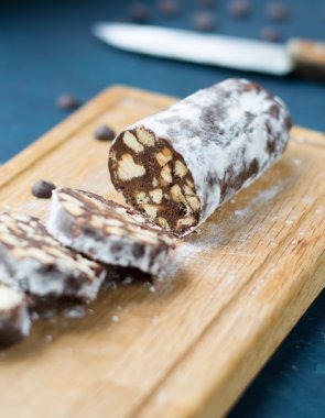 ev yapımı çikolata salam