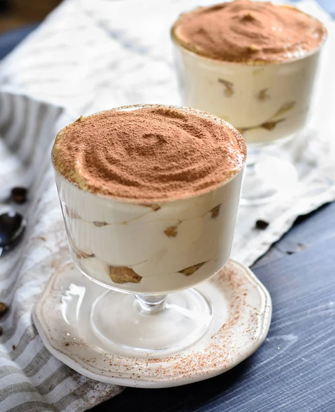 Traditionelles italienisches Dessert-Tiramisu — Stockfoto