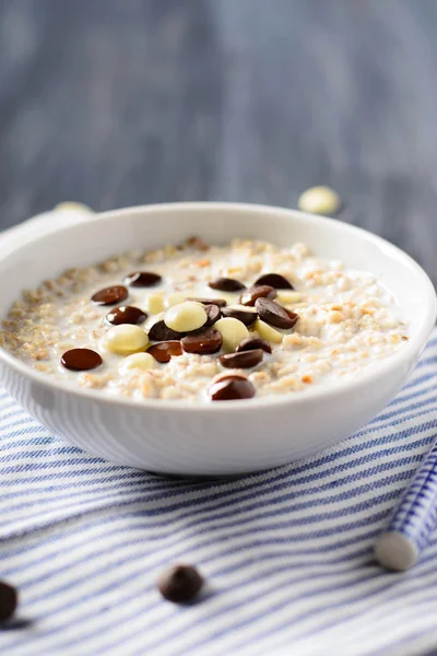 Oatmeal with chocolate chips