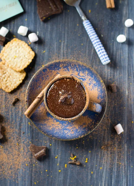 Heiße Schokolade mit Zimt — Stockfoto