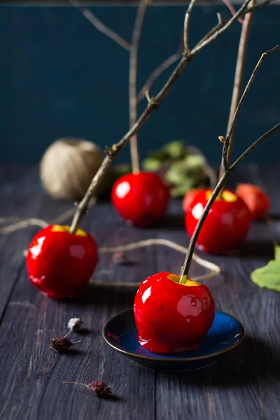 Halloween červená karamelizovanou jablka — Stock fotografie