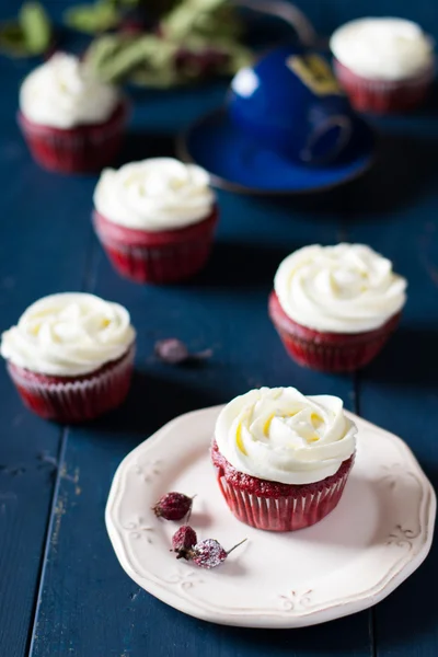 Κόκκινο βελούδο cupcakes — Φωτογραφία Αρχείου