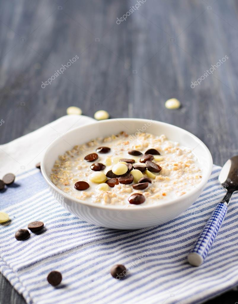 Oatmeal with chocolate chips