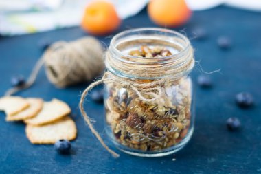 Kurutulmuş meyve organik sağlıklı granola