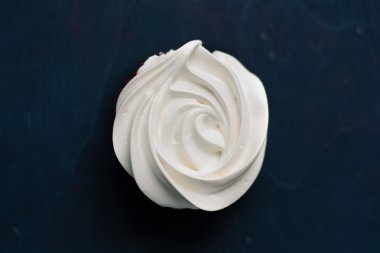 Limonlu kek frosting ile