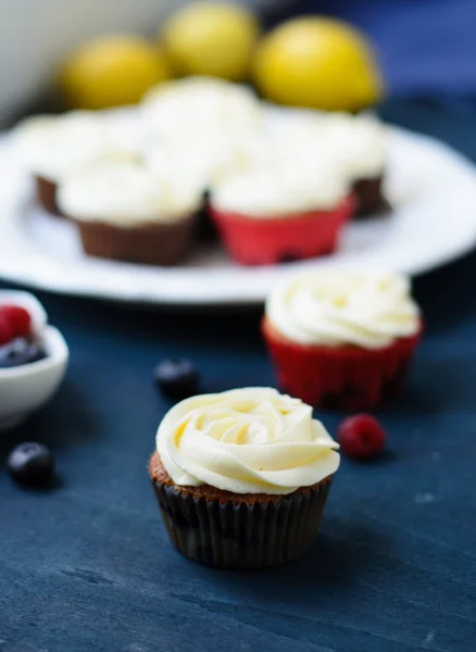 레몬 설탕 프로 스 팅과 컵 케이크 — 스톡 사진