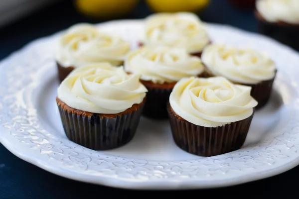 Cytryny cupcakes z lukier — Zdjęcie stockowe