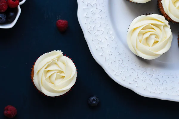 레몬 설탕 프로 스 팅과 컵 케이크 — 스톡 사진