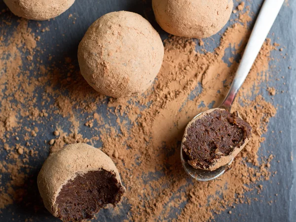 Trufas con fecha de chocolate — Foto de Stock