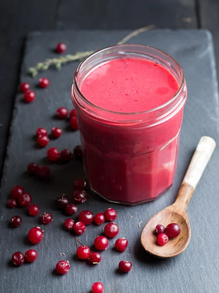 Crunberry cuajada en una mesa de piedra — Foto de Stock