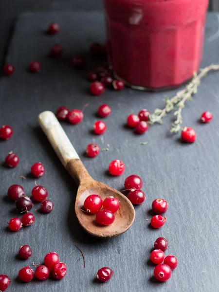 Crunberry en una mesa de piedra —  Fotos de Stock