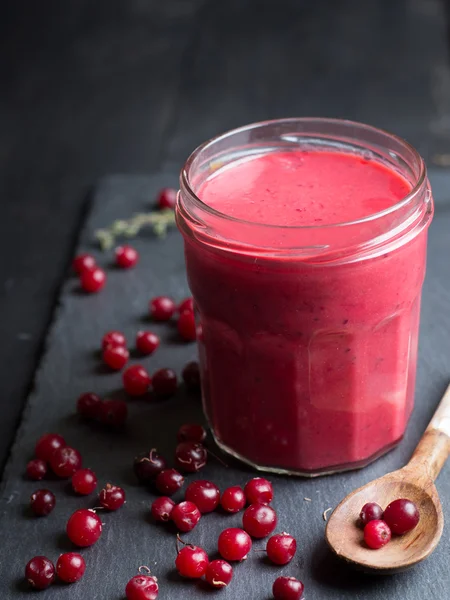 Crunberry cuajada en una mesa de piedra — Foto de Stock