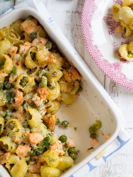 Pasta casserole with salmon and peas — Stock Photo, Image
