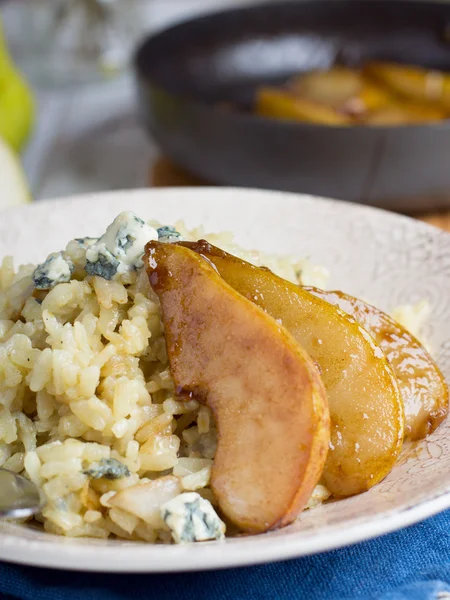Risotto med päron och gorgonzola ost — Stockfoto