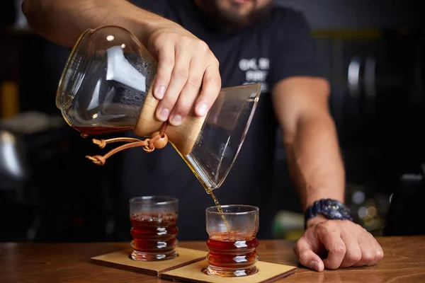 Barista Preparing Coffee Using Chemex Pour Coffee Maker Alternative Ways — Stock Photo, Image