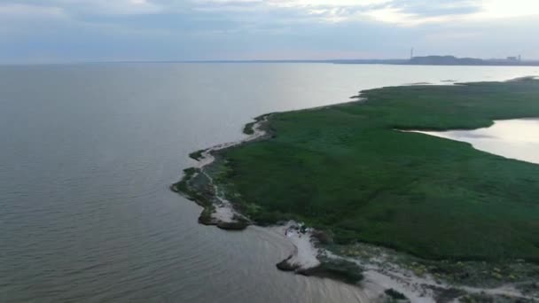 Vista Aérea Ángulo Alto Isla Arena Azovske Sea Mariupol Ucrania — Vídeos de Stock